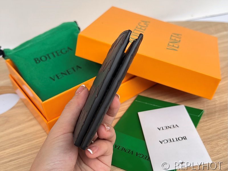 보테가베네타 인트레치아토 폴더형 지갑 [매장가 81만원대]