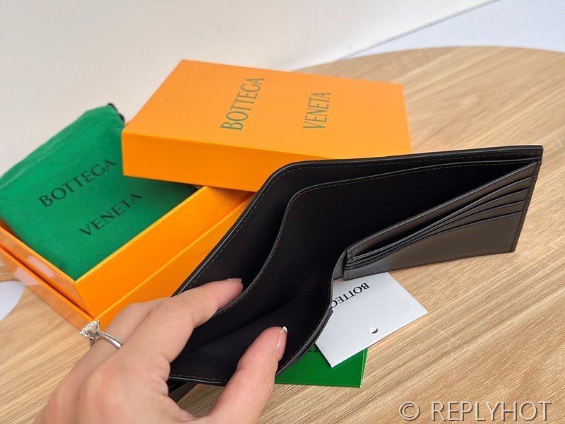 보테가베네타 인트레치아토 폴더형 지갑 [매장가 81만원대]