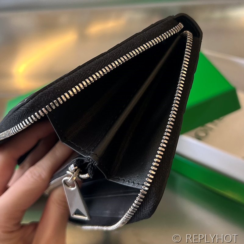 보테가베네타 인트레치아토 지퍼 어라운드 지갑 [매장가 136만원대]