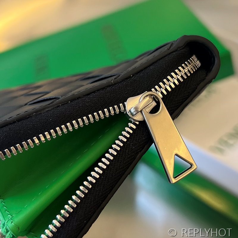 보테가베네타 인트레치아토 지퍼 어라운드 지갑 [매장가 136만원대]