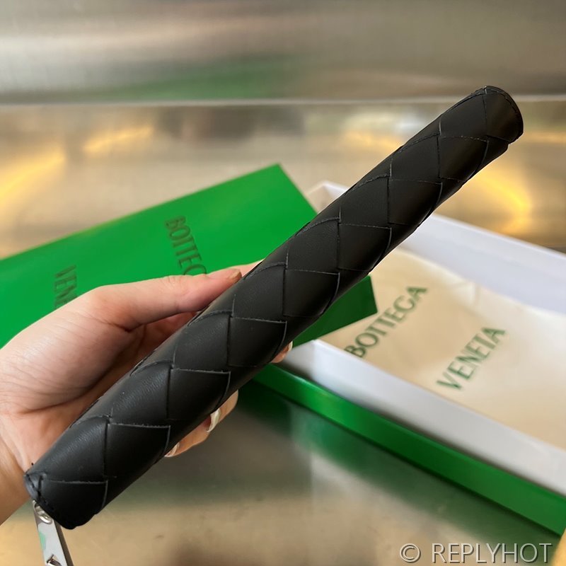 보테가베네타 인트레치아토 지퍼 어라운드 지갑 [매장가 136만원대]