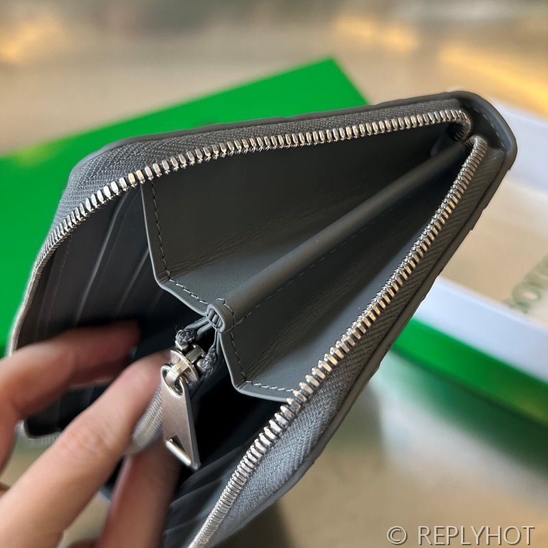 보테가베네타 인트레치아토 지퍼 어라운드 지갑 [매장가 136만원대]