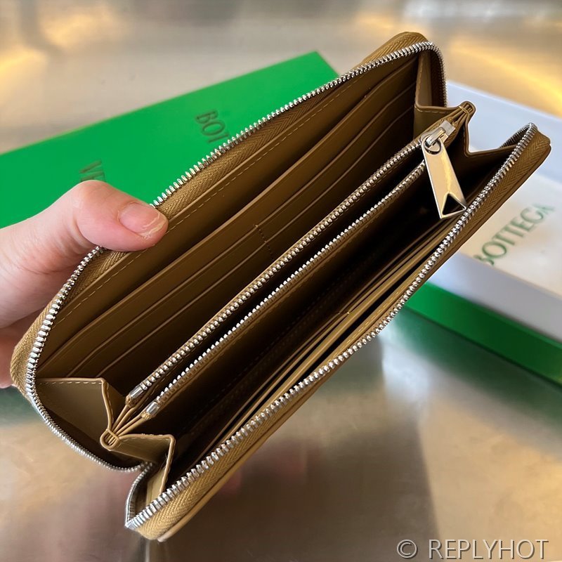 보테가베네타 인트레치아토 지퍼 어라운드 지갑 [매장가 136만원대]