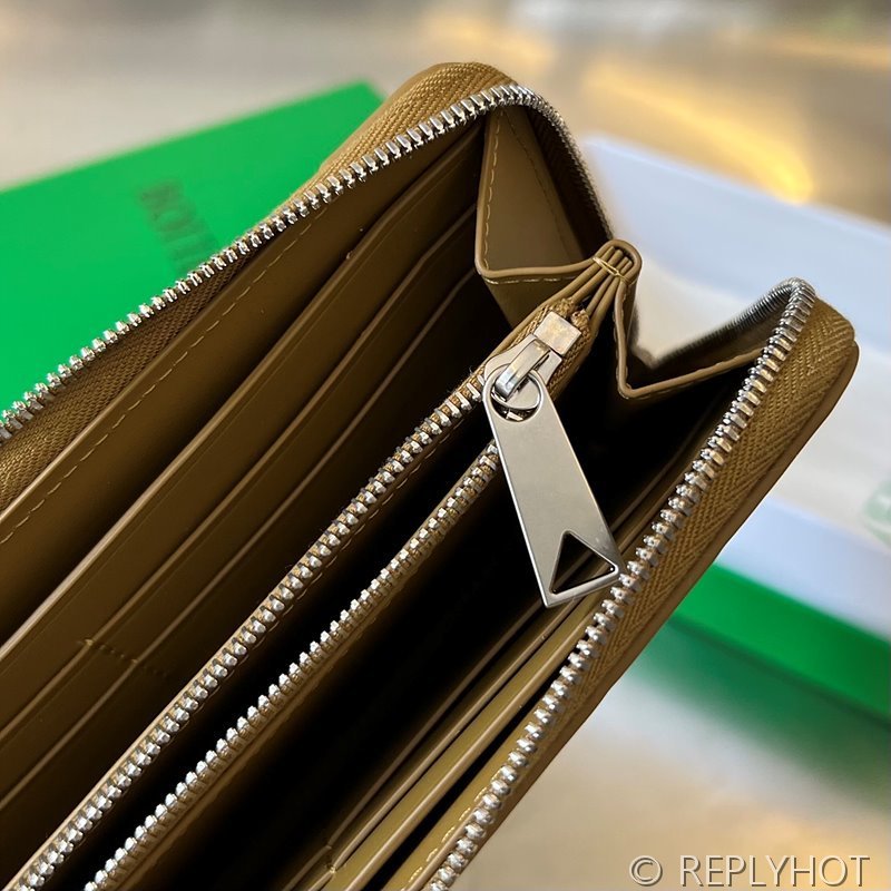 보테가베네타 인트레치아토 지퍼 어라운드 지갑 [매장가 136만원대]