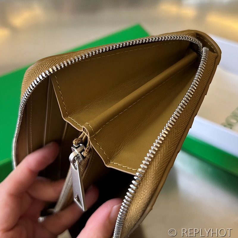 보테가베네타 인트레치아토 지퍼 어라운드 지갑 [매장가 136만원대]