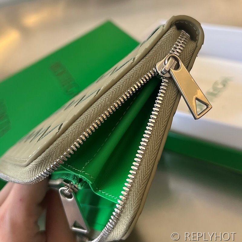 보테가베네타 인트레치아토 지퍼 어라운드 지갑 [매장가 136만원대]