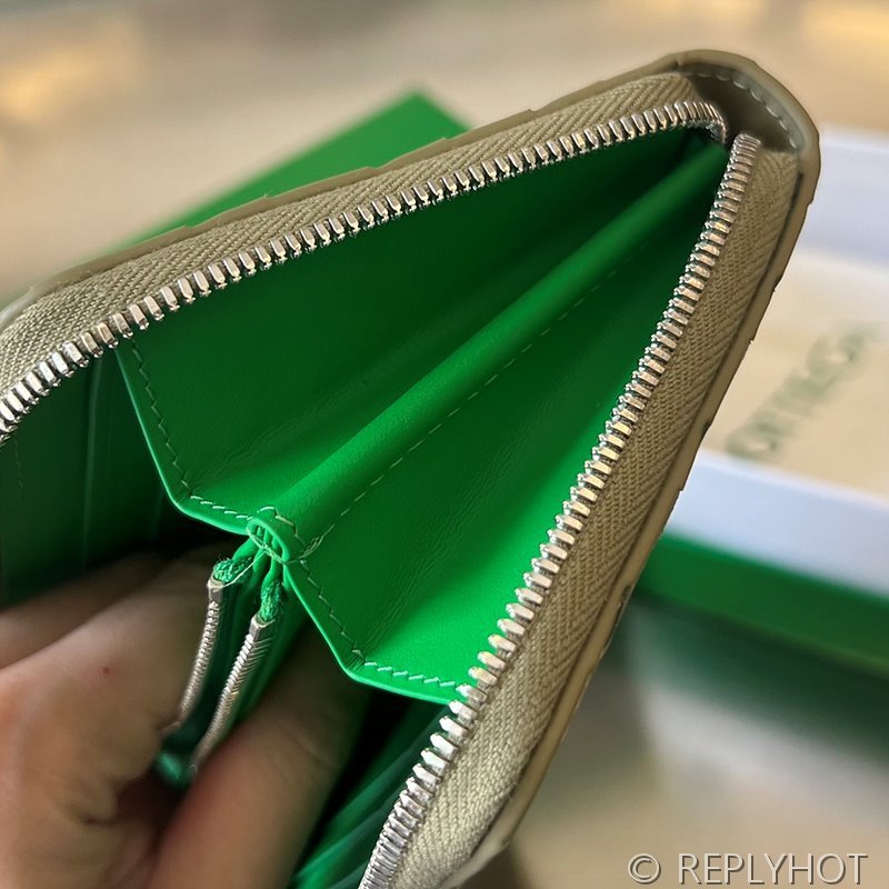 보테가베네타 인트레치아토 지퍼 어라운드 지갑 [매장가 136만원대]