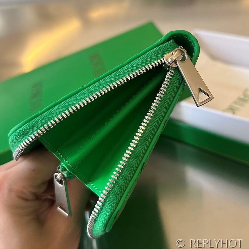 보테가베네타 인트레치아토 지퍼 어라운드 지갑 [매장가 136만원대]