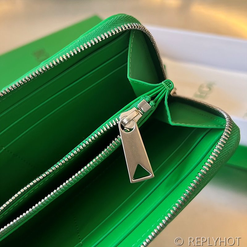 보테가베네타 인트레치아토 지퍼 어라운드 지갑 [매장가 136만원대]