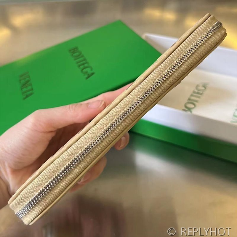 보테가베네타 인트레치아토 지퍼 어라운드 지갑 [매장가 136만원대]