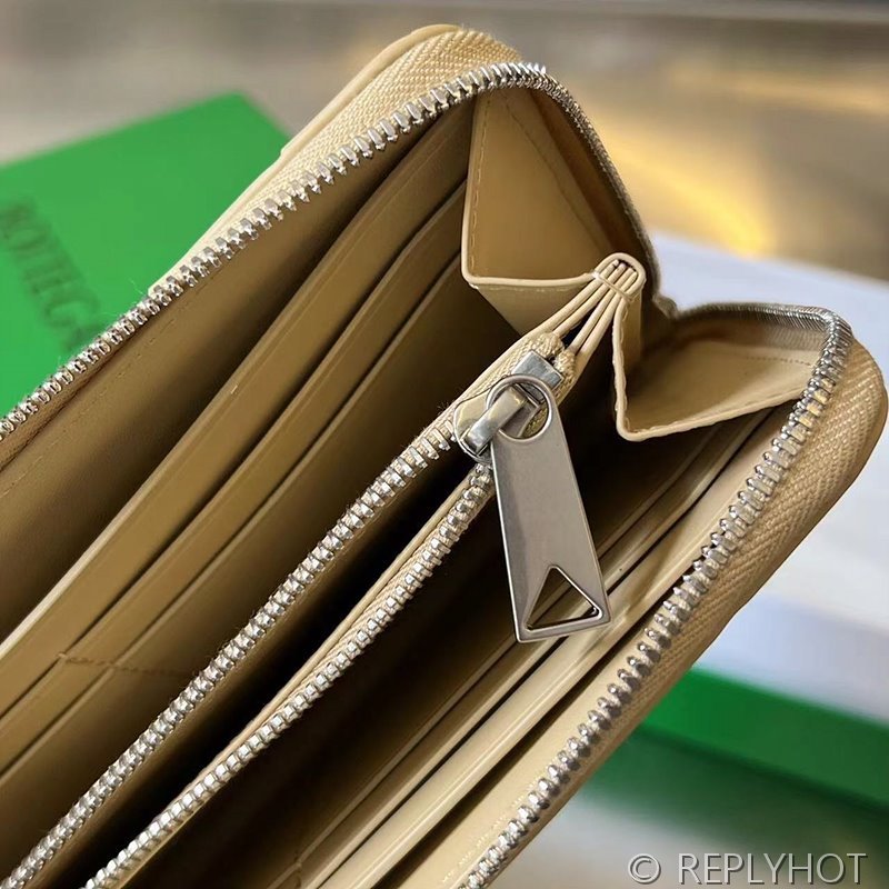 보테가베네타 인트레치아토 지퍼 어라운드 지갑 [매장가 136만원대]