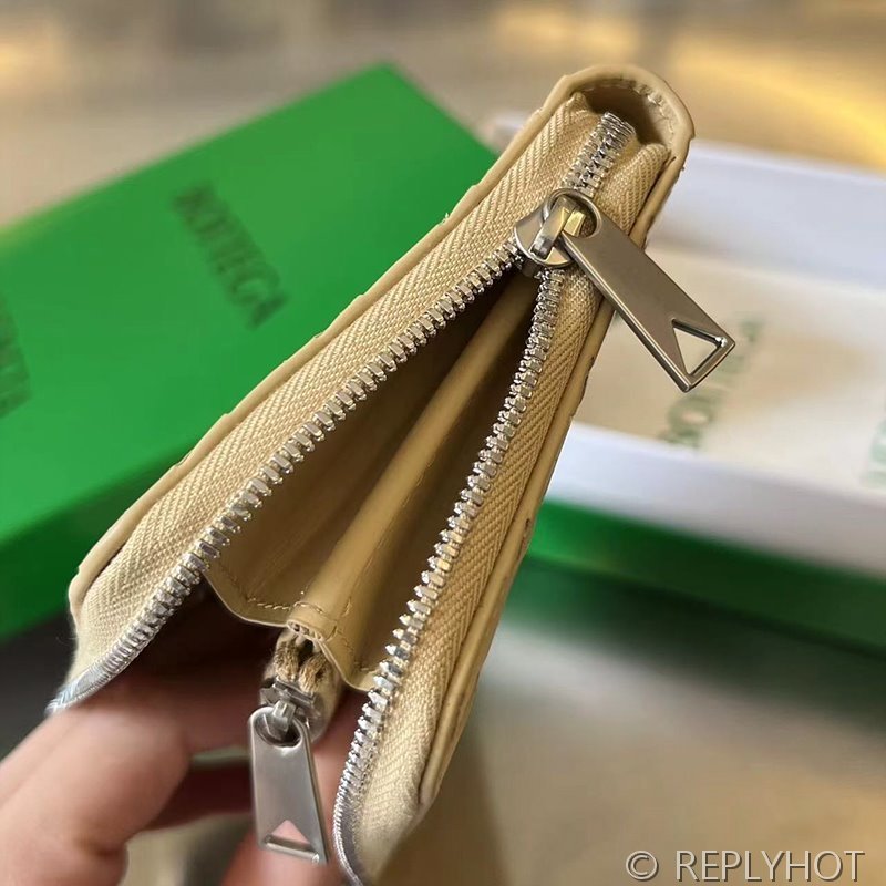 보테가베네타 인트레치아토 지퍼 어라운드 지갑 [매장가 136만원대]