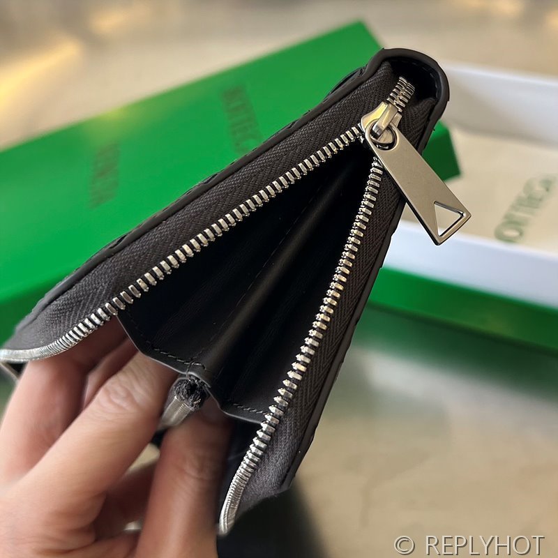 보테가베네타 인트레치아토 지퍼 어라운드 지갑 [매장가 136만원대]