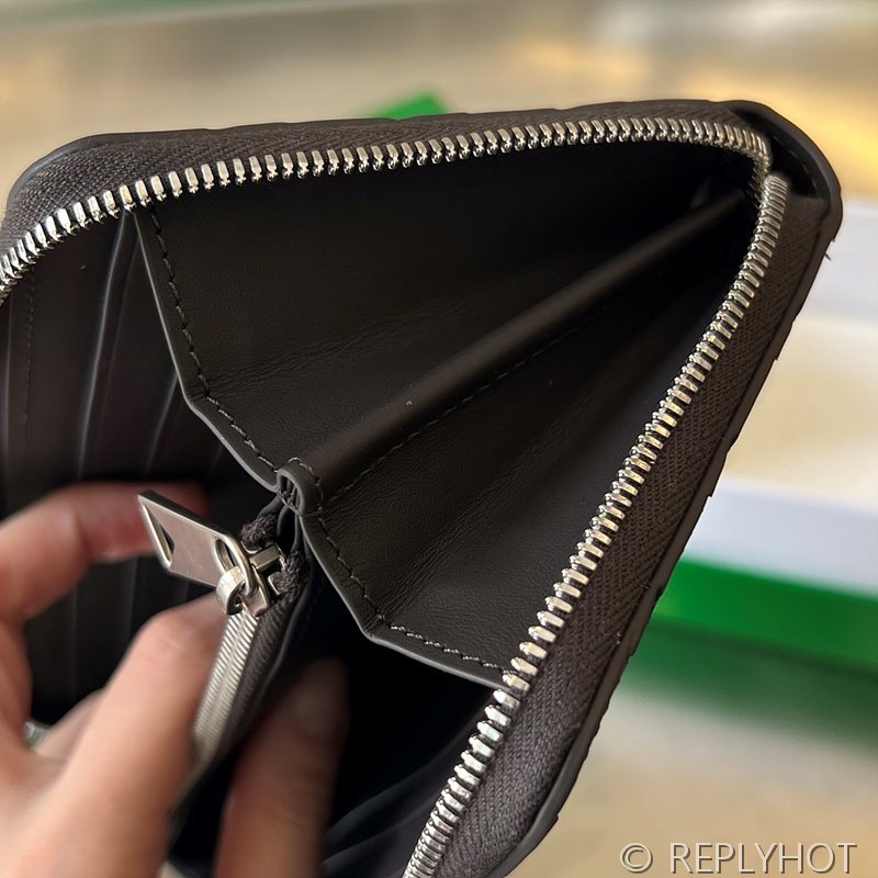 보테가베네타 인트레치아토 지퍼 어라운드 지갑 [매장가 136만원대]