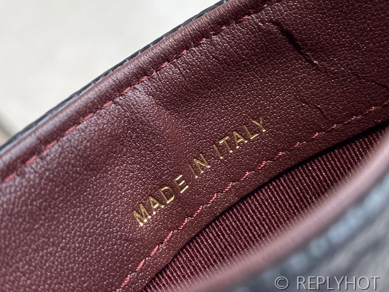 샤넬 클래식 카드 지갑 카프스킨 골드메탈 블랙 [매장가 70만원대]