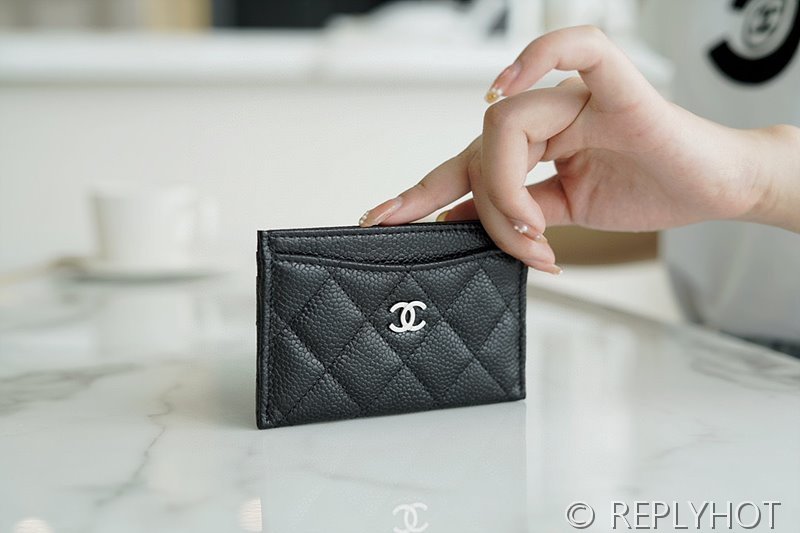 샤넬 클래식 카드 지갑 카프스킨 실버메탈 블랙 [매장가 70만원대]