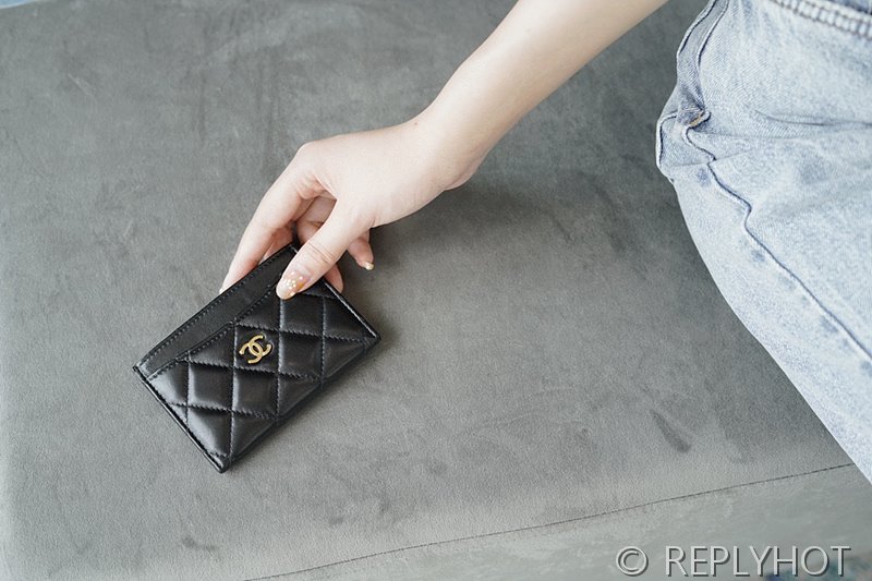 샤넬 클래식 카드 지갑 램스킨 골드메탈 블랙 [매장가 70만원대]