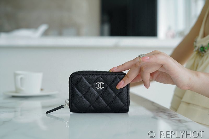 샤넬 클래식 지퍼 동전 지갑 카프스킨 실버메탈 블랙 [매장가 94만원대]