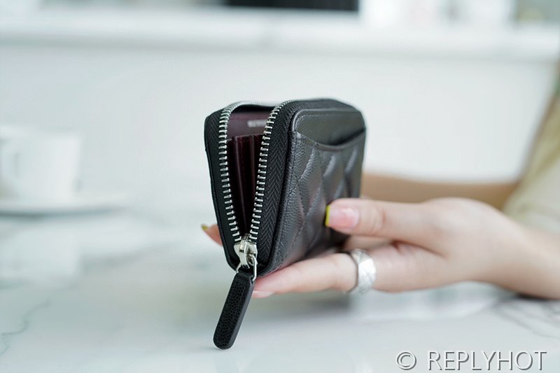 샤넬 클래식 지퍼 동전 지갑 카프스킨 실버메탈 블랙 [매장가 94만원대]