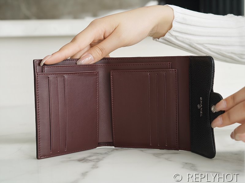 샤넬 클래식 스몰 플랩 지갑 카프스킨 실버메탈 블랙 [매장가 170만원대]