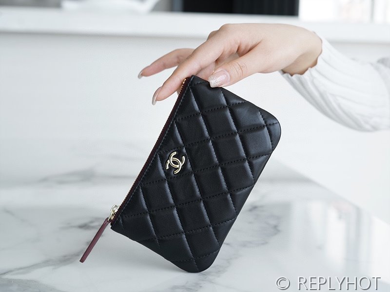 샤넬 클래식 미니 파우치 램스킨 골드메탈 블랙 [매장가 90만원대]