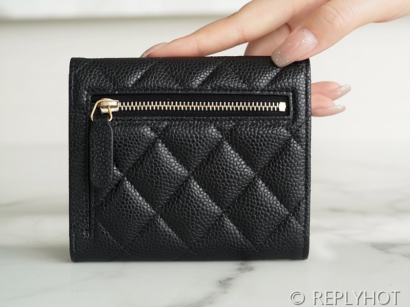 샤넬 클래식 스몰 플랩 지갑 카프스킨 골드메탈 블랙 [매장가 170만원대]