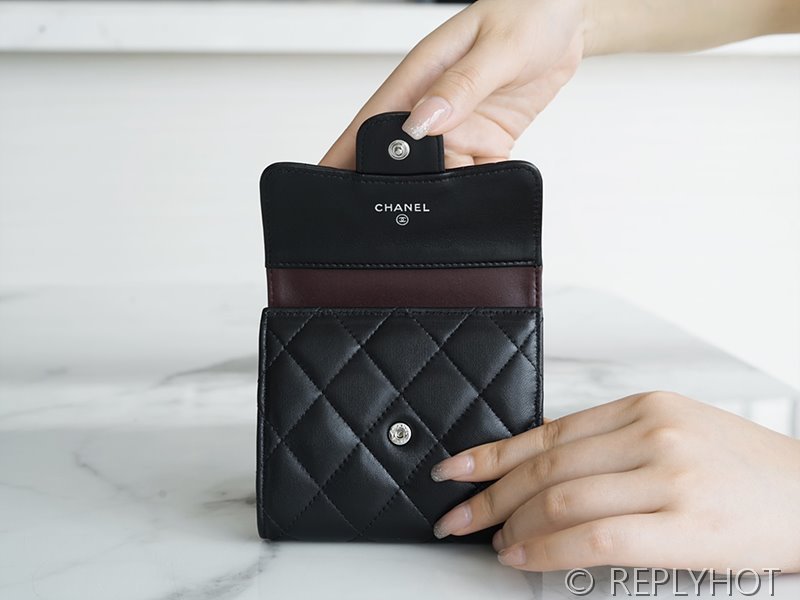 샤넬 클래식 스몰 플랩 지갑 램스킨 실버메탈 블랙 [매장가 170만원대]