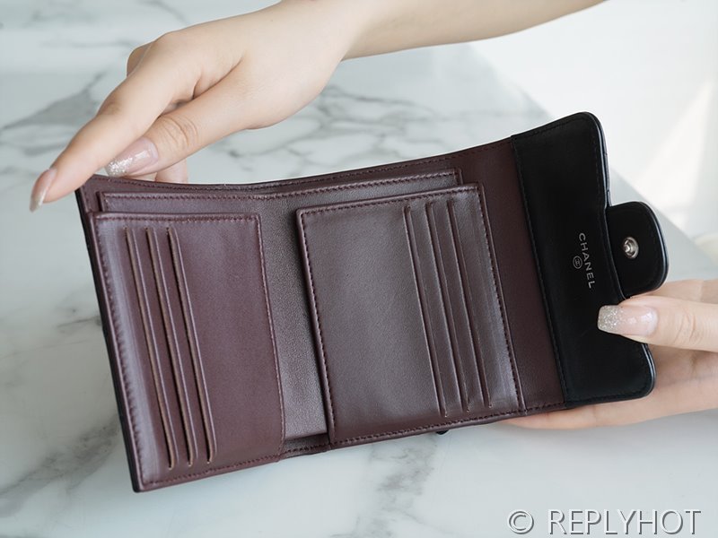 샤넬 클래식 스몰 플랩 지갑 램스킨 실버메탈 블랙 [매장가 170만원대]