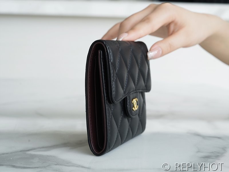 샤넬 클래식 스몰 플랩 지갑 램스킨 골드메탈 블랙 [매장가 170만원대]