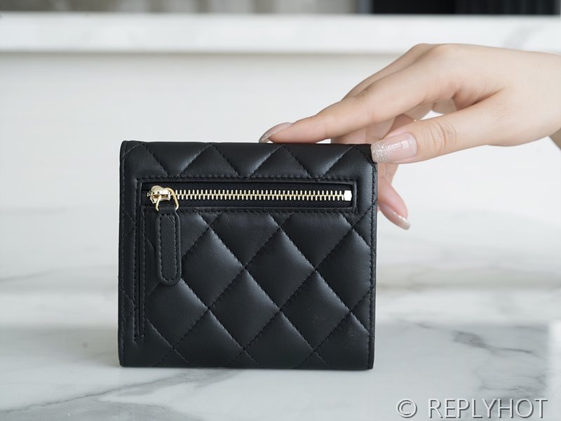 샤넬 클래식 스몰 플랩 지갑 램스킨 골드메탈 블랙 [매장가 170만원대]