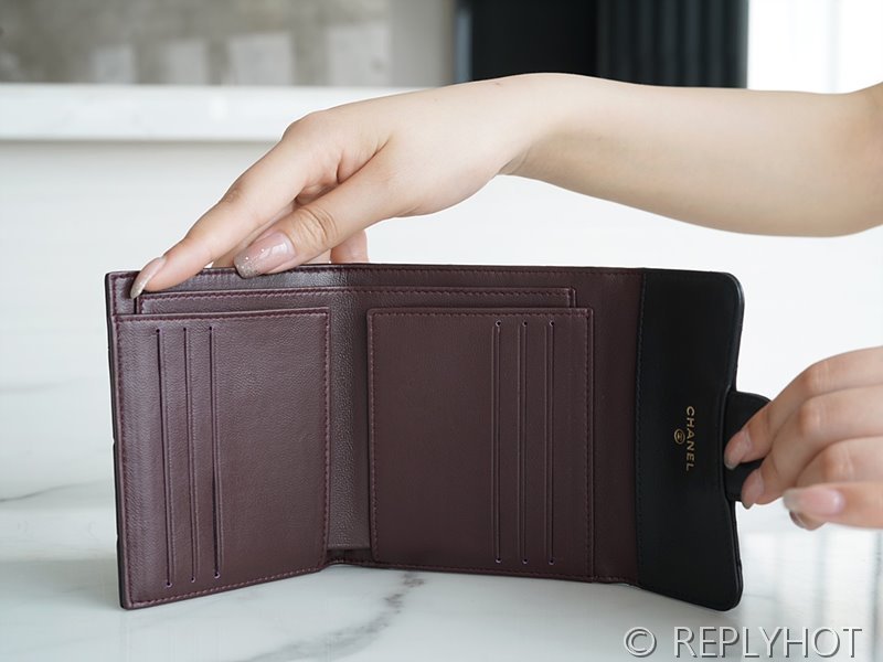 샤넬 클래식 스몰 플랩 지갑 램스킨 골드메탈 블랙 [매장가 170만원대]