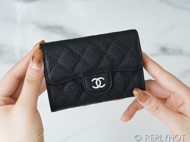 샤넬 클래식 카드 홀더 지갑 카프스킨 실버메탈 블랙 [매장가 150만원대]