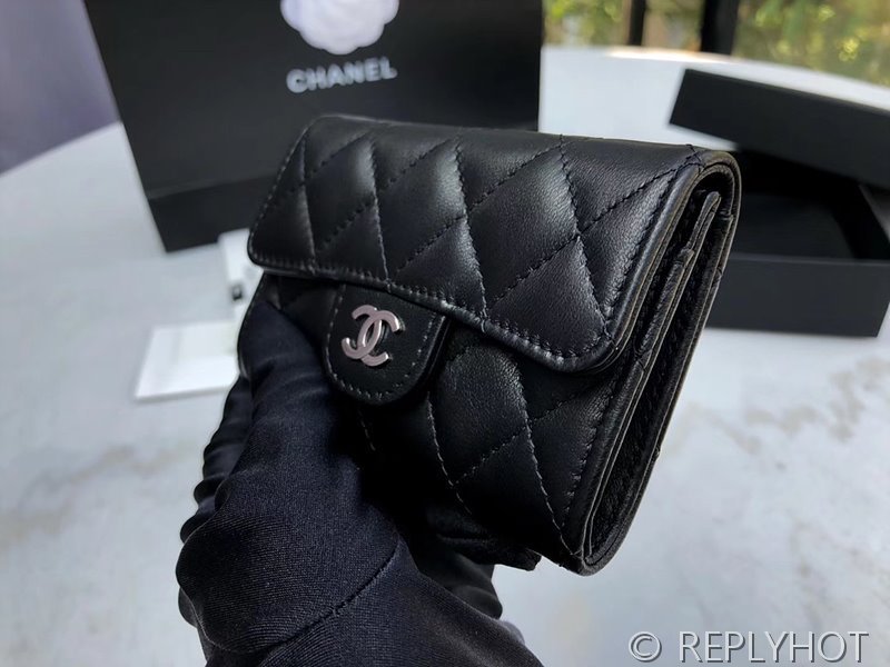 샤넬 클래식 카드 홀더 지갑 램스킨 실버메탈 블랙 [매장가 150만원대]