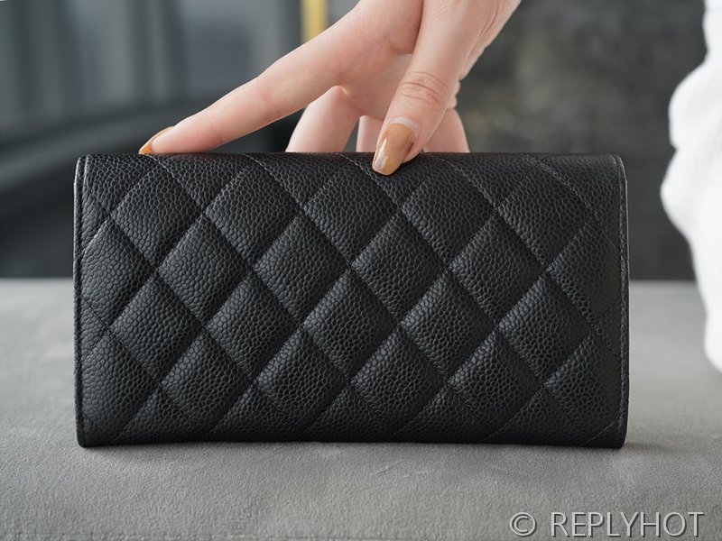 샤넬 클래식 장지갑 카프스킨 실버메탈 블랙 [매장가 200만원대]