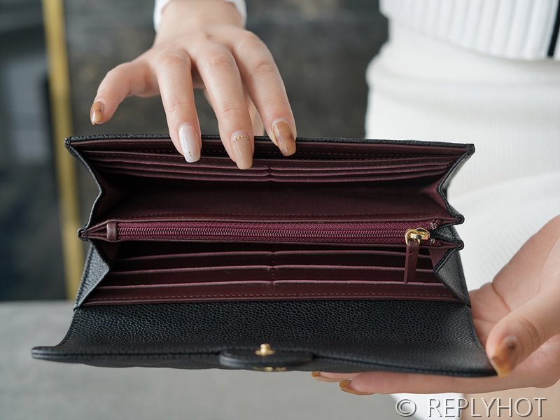 샤넬 클래식 장지갑 카프스킨 골드메탈 블랙 [매장가 200만원대]