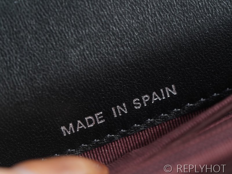 샤넬 클래식 장지갑 램스킨 실버메탈 블랙 [매장가 200만원대]