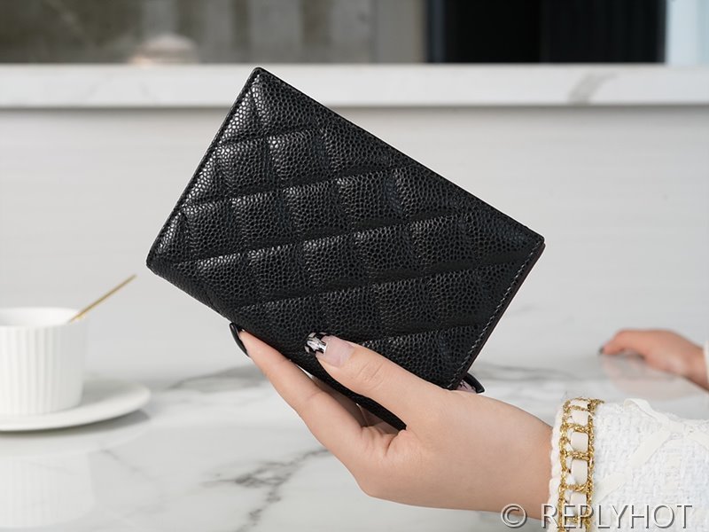 샤넬 클래식 여권 지갑 케이스 [매장가 130만원대]