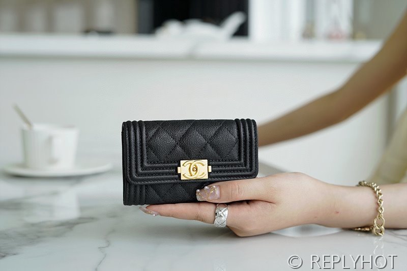 샤넬 보이 플랩 카드 홀더 카프스킨 골드메탈 블랙 [매장가 170만원대]