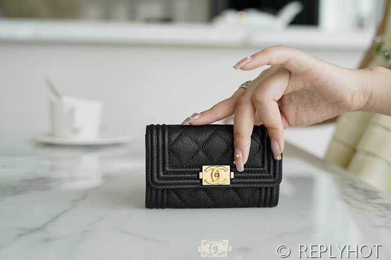 샤넬 보이 플랩 카드 홀더 카프스킨 골드메탈 블랙 [매장가 170만원대]