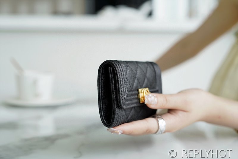 샤넬 보이 플랩 카드 홀더 카프스킨 골드메탈 블랙 [매장가 170만원대]