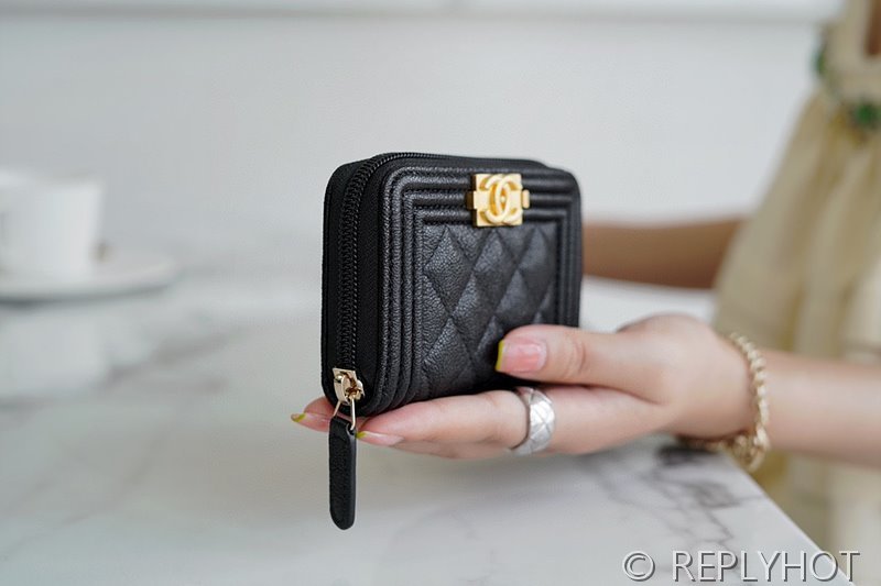 샤넬 보이 지퍼 카드 지갑 카프스킨 골드메탈 블랙 [매장가 100만원대]