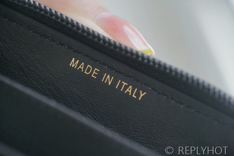 샤넬 보이 지퍼 카드 지갑 카프스킨 골드메탈 블랙 [매장가 100만원대]