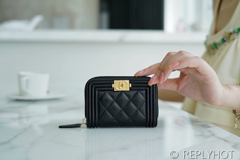 샤넬 보이 지퍼 카드 지갑 램스킨 골드메탈 블랙 [매장가 100만원대]