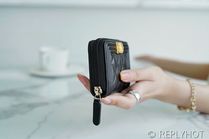 샤넬 보이 지퍼 카드 지갑 램스킨 골드메탈 블랙 [매장가 100만원대]