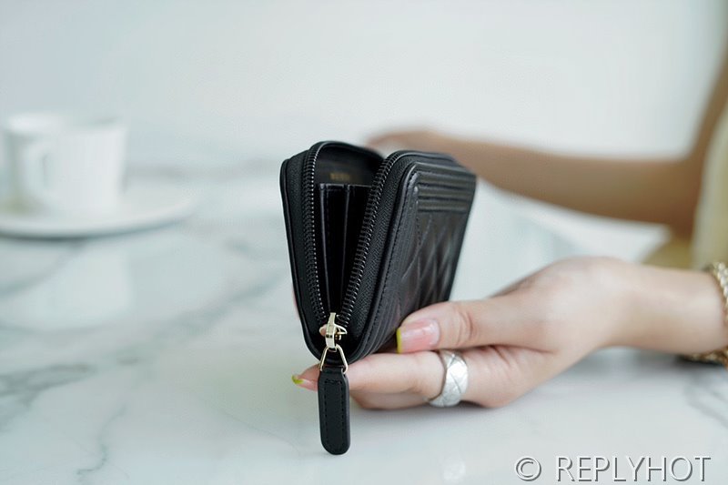 샤넬 보이 지퍼 카드 지갑 램스킨 골드메탈 블랙 [매장가 100만원대]