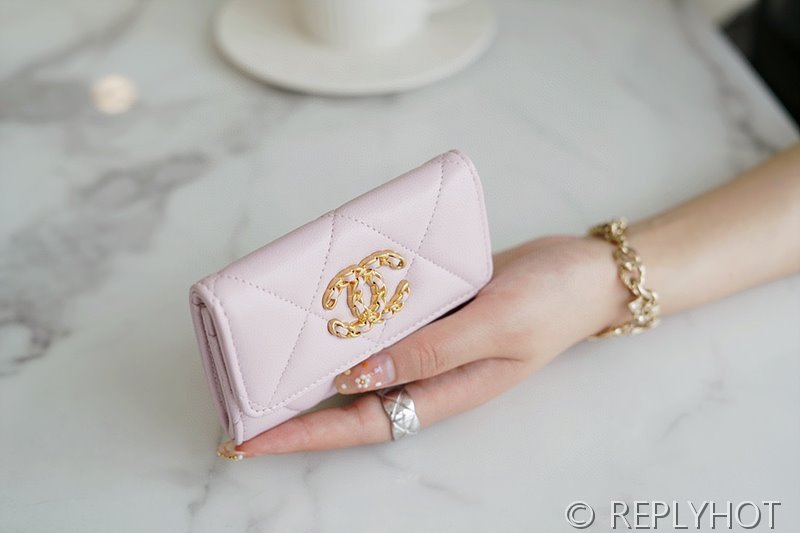 샤넬 19 플랩 카드 홀더 램스킨 골드메탈 [매장가 만원대]