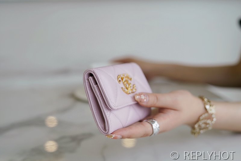 샤넬 19 플랩 카드 홀더 램스킨 골드메탈 [매장가 만원대]