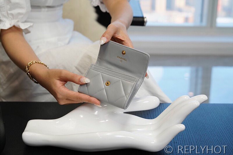 샤넬 19 플랩 카드 홀더 램스킨 골드메탈 [매장가 만원대]