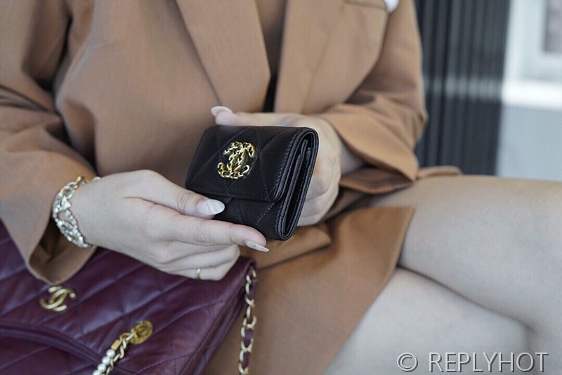 샤넬 19 플랩 카드 홀더 램스킨 골드메탈 [매장가 만원대]