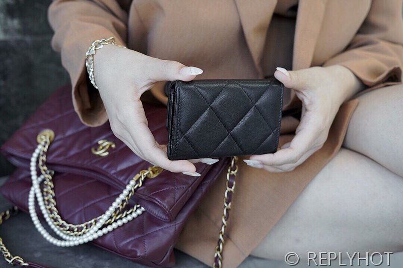 샤넬 19 플랩 카드 홀더 램스킨 골드메탈 [매장가 만원대]